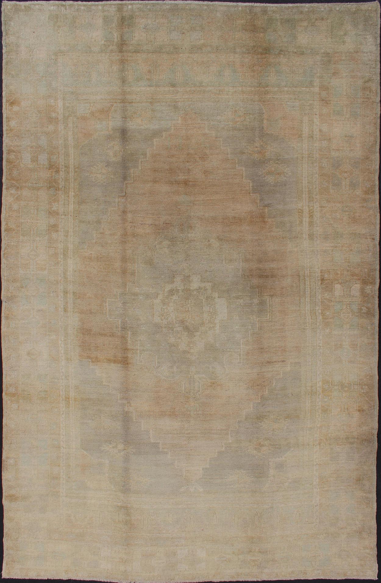 Faded Vintage Turkish Oushak Rug With Medallion Design in Taupe, Tan, Gray. Keivan Woven Arts / rug CA - 12945, country of origin / type: Turkey / Oushak, circa mid - 20th century Measures: 5'10 x 9'7. This faded vintage Oushak rug (circa mid - 20th c... - Keivan Woven ArtsCA - 12945 - 3068Rug
