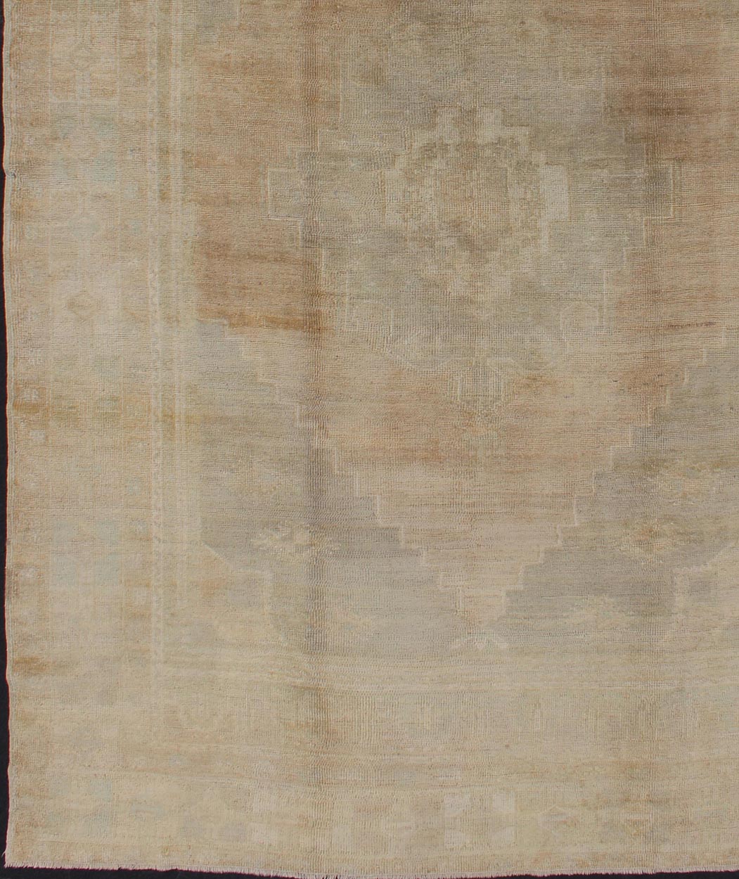 Faded Vintage Turkish Oushak Rug With Medallion Design in Taupe, Tan, Gray. Keivan Woven Arts / rug CA - 12945, country of origin / type: Turkey / Oushak, circa mid - 20th century Measures: 5'10 x 9'7. This faded vintage Oushak rug (circa mid - 20th c... - Keivan Woven ArtsCA - 12945 - 3068Rug