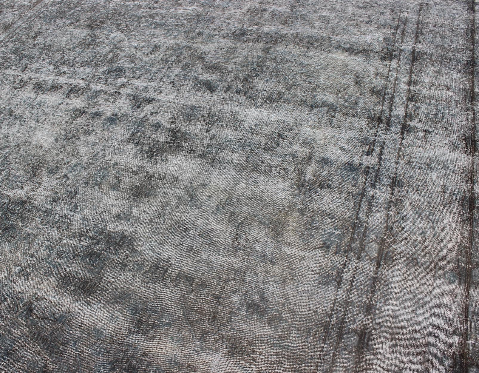 Distressed Vintage Persian Rug with a Modern Design Distressed Vintage Persian Rug with a Modern Design in Gray background and highlights of midnight blue. Measures: 9'4 x 12'6 - Keivan Woven ArtsCRV - 10046449 - 10492Rug