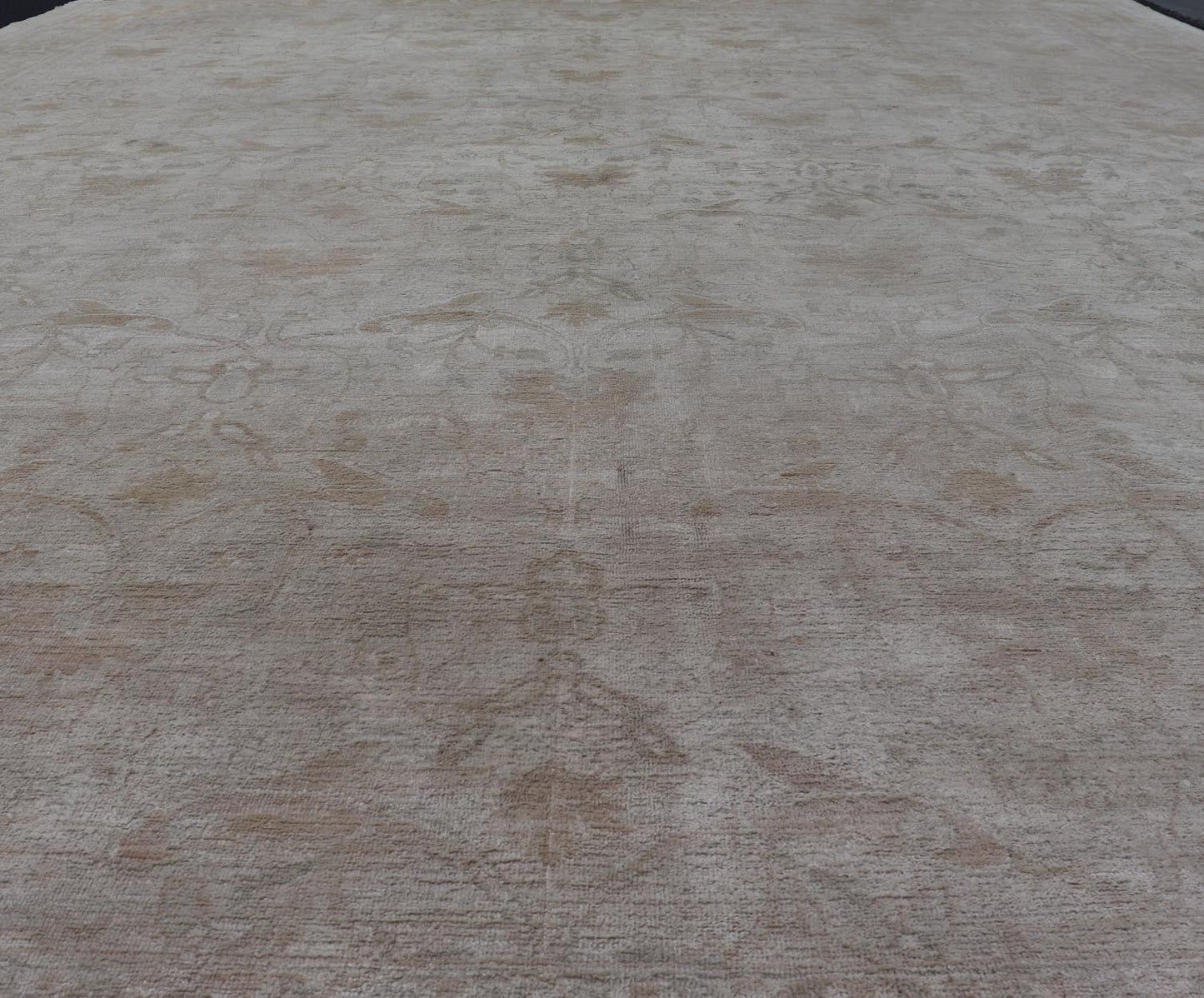 Vintage Hand - Knotted Pakistani Sultanabad Rug in Wool with Floral Design This vintage Sultanabad rug has been hand - knotted in wool and features an all - over sub - geometric floral design rendered in red, ivory and cream tones. A complementary, mul... - Keivan Woven ArtsDSP - 101 - 2022 - 19646Rug