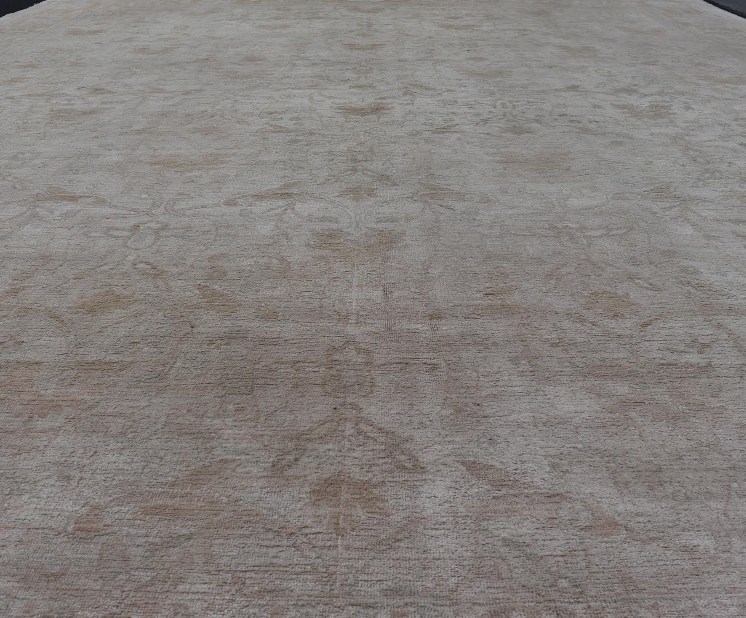 Vintage Hand - Knotted Pakistani Sultanabad Rug in Wool with Floral Design This vintage Sultanabad rug has been hand - knotted in wool and features an all - over sub - geometric floral design rendered in red, ivory and cream tones. A complementary, mul... - Keivan Woven ArtsDSP - 101 - 2022 - 19646Rug
