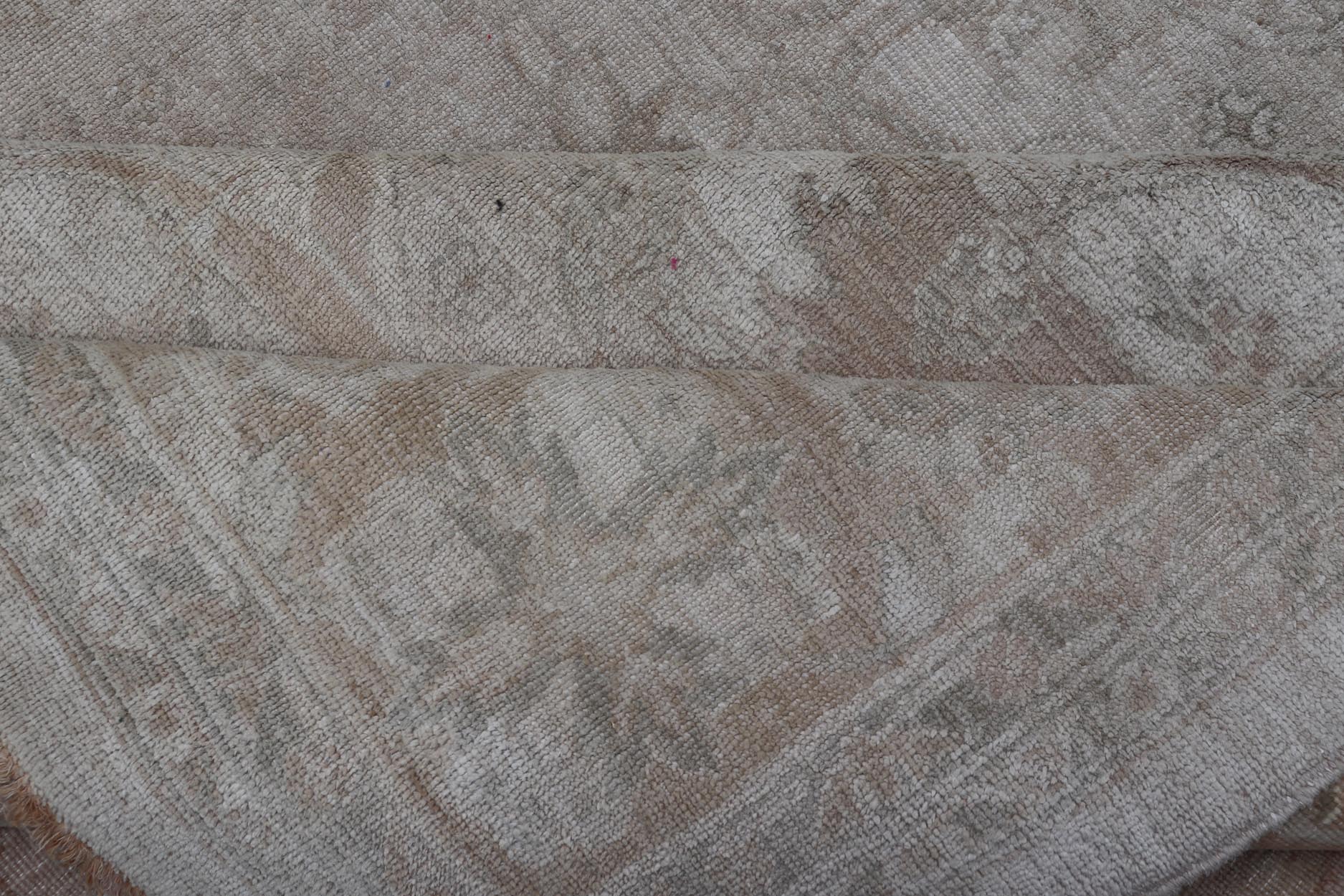 Vintage Hand - Knotted Pakistani Sultanabad Rug in Wool with Floral Design This vintage Sultanabad rug has been hand - knotted in wool and features an all - over sub - geometric floral design rendered in red, ivory and cream tones. A complementary, mul... - Keivan Woven ArtsDSP - 101 - 2022 - 19646Rug