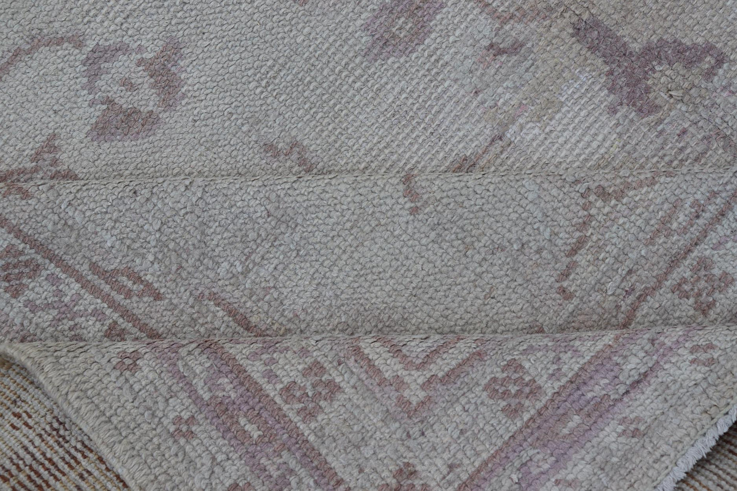 Antique Turkish Oushak Rug With Floral Patterns in Cream and Neutral Colors Keivan Woven Arts 1930's Vintage Turkish Oushak Rug. Antique Turkish Oushak Rug with Floral Patterns. Keivan Woven Arts rug/ E - 0914, country of origin / type: Turkey / ... - Keivan Woven ArtsE - 0914 - 671Rug