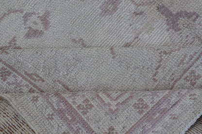 Antique Turkish Oushak Rug With Floral Patterns in Cream and Neutral Colors Keivan Woven Arts 1930's Vintage Turkish Oushak Rug. Antique Turkish Oushak Rug with Floral Patterns. Keivan Woven Arts rug/ E - 0914, country of origin / type: Turkey / ... - Keivan Woven ArtsE - 0914 - 671Rug