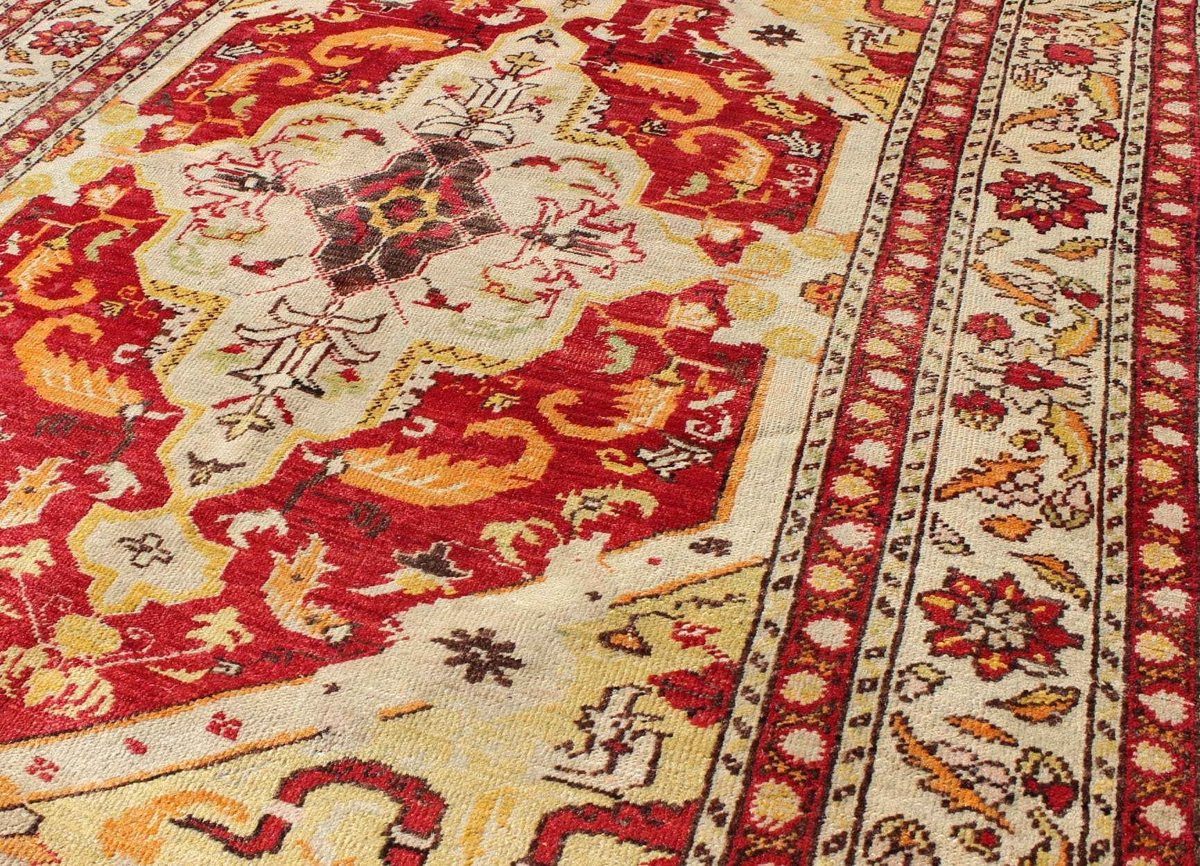 Antique Turkish Fine Sivas rug with center medallion in Red, yellow & Light Green. Keivan Woven Arts/ rug E - 1101, country of origin / type: Turkey / Oushak, circa 1910 Measures: 3'10 x 5'1. This antique early 20th century Sivas fine rug f... - Keivan Woven ArtsE - 1101 - 1096