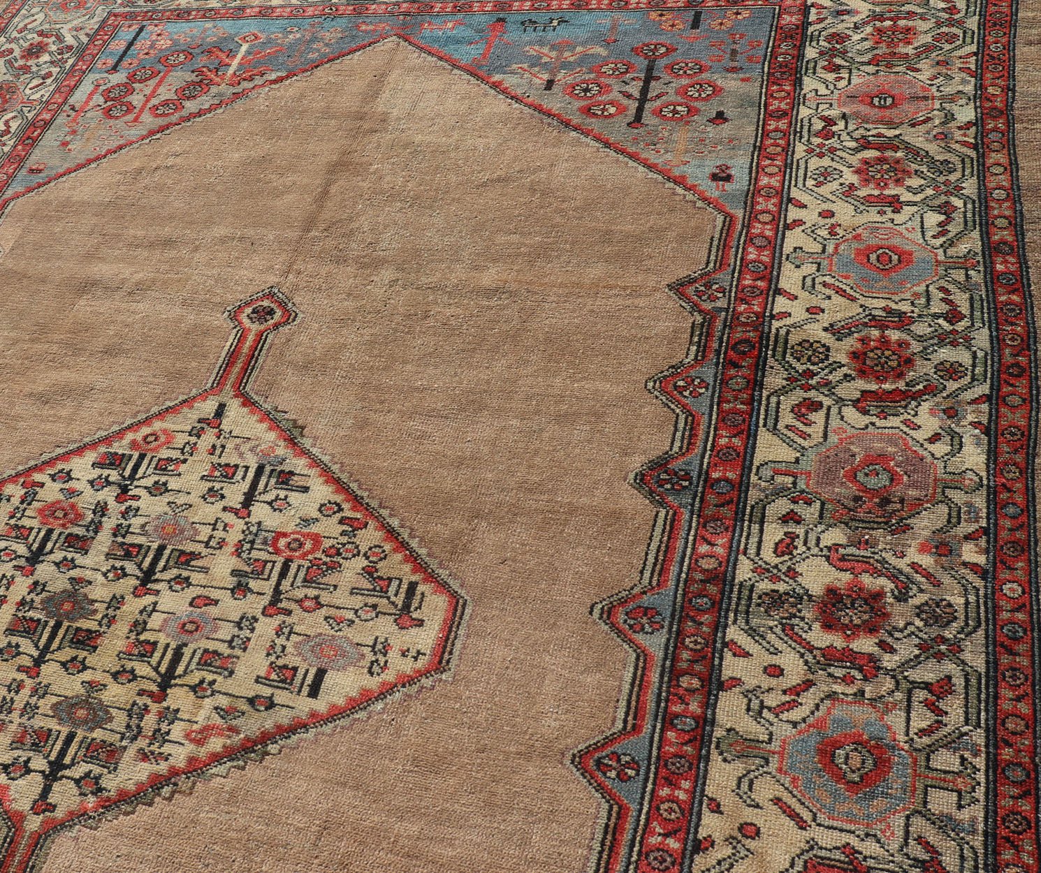 Geometric design Serab antique runner from Persia in multicolored Tones, rug EB - 200641, country of origin / type: Iran / Serab, circa 1910. This handwoven, antique Persian Serab rug features a central field imbued with an stretched medallion. A ... - Keivan Woven ArtsEB - 200641 - 12857Rug