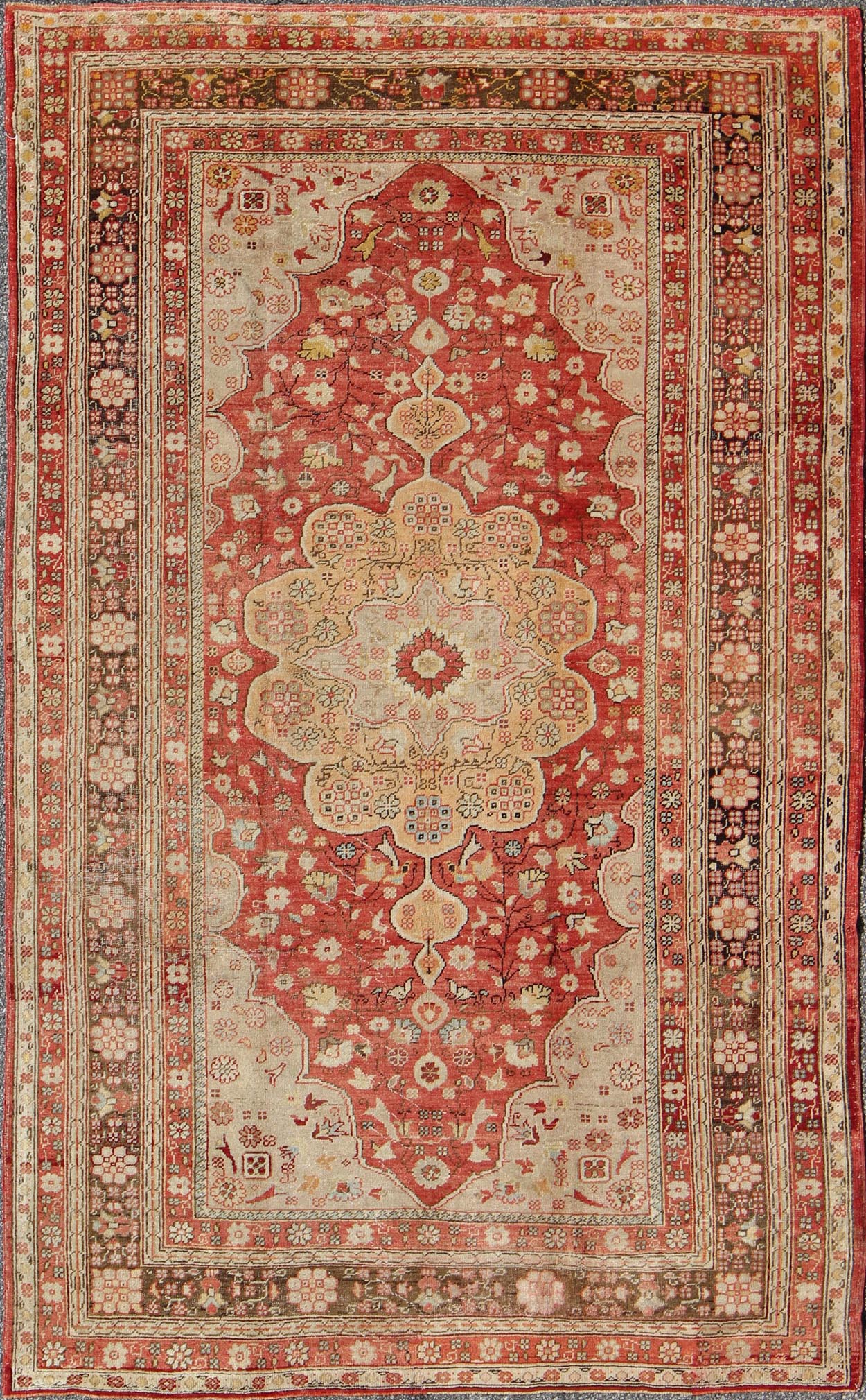 Antique Oushak Rug in Soft Red, Brown and Tan kwarugs Floral Medallion Turkish Oushak antique rug in red, brown and Tan rug el - 14703, country of origin / type: Turkey / Oushak, circa 1920 This stunning antique Turkish Oushak carpet (circa... - Keivan Woven ArtsEL - 14703 - 972Rug