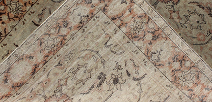 Floral Antique Fine Weave Turkish Sivas Rug With Neutral Color Palette and Pops of Color. Keivan Woven Arts / rug EL - 16369, country of origin / type: Turkey / Sivas, circa 1920 The design of this beautiful antique Oushak rug from early 20th century ... - Keivan Woven ArtsEL - 16369 - 1112Rug