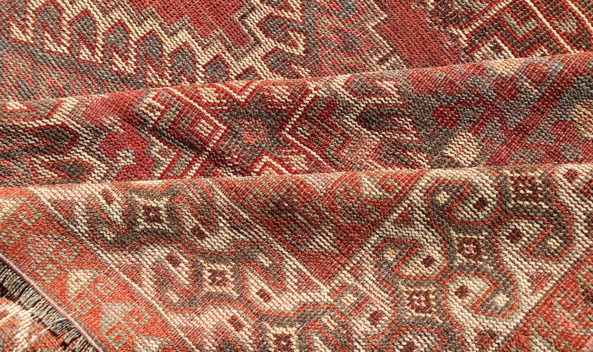 Measures: 5'6 x 9'6 Geometric Antique Persian Shiraz Rug with All - Over Medallion Design. Keivan Woven Arts / rug EMB - 22105 - 15105, country of origin / type: Iran / Shiraz, circa 1930. Persian Shiraz rug (circa early 20th century) features a u... - Keivan Woven ArtsEMB - 22105 - 15105 - 20800