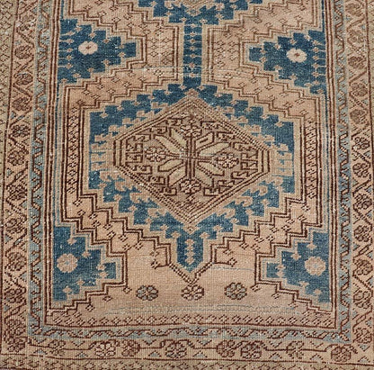 Measures: 3'0 x 10'10 This antique Persian Heriz runner with a distinctive and elegant design. The runner showcases a series of connected geometric medallions running along its length, each intricately detailed with traditional motifs. The central ... - Keivan Woven ArtsEMB - 22240 - 22484