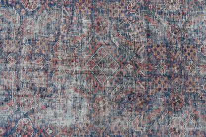 Measures: 4'0 x 6'1 This exquisite antique Persian Mahal rug embodies the ethereal beauty of time - worn elegance, featuring a faded color palette that speaks to its rich history and enduring craftsmanship. The rug's central field showcases a subtle ... - Keivan Woven ArtsEMB - 22283 - 27367Rug