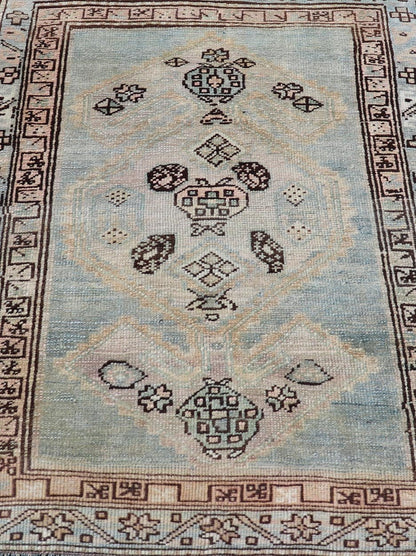 Measures: 3'0 x 4'5 This refined antique Persian Kurdish rug showcases a sophisticated blend of geometric designs and subtle color palette, exemplifying the understated beauty of Kurdish weaving. The rug features a serene light blue field that sets... - Keivan Woven ArtsEMB - 22286 - 26772