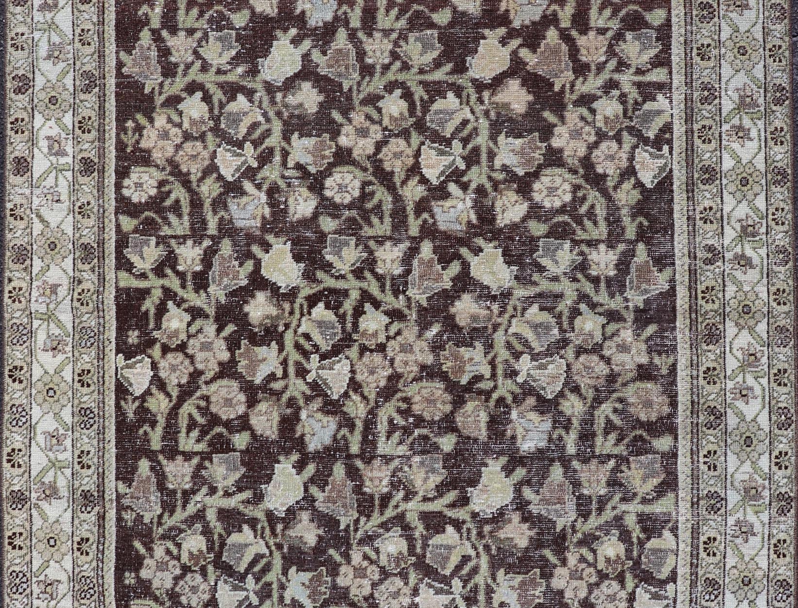 Measures: 4'2 x 5'7 This splendid antique Persian Sultanabad - Mahal rug captures the essence of Persian artistic heritage with its dense floral design and refined aesthetic. Renowned for their rich colors and intricate patterns, Sultanabad - Mahal rug... - Keivan Woven ArtsEMB - 22291 - 26136Rug