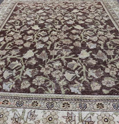 Measures: 4'2 x 5'7 This splendid antique Persian Sultanabad - Mahal rug captures the essence of Persian artistic heritage with its dense floral design and refined aesthetic. Renowned for their rich colors and intricate patterns, Sultanabad - Mahal rug... - Keivan Woven ArtsEMB - 22291 - 26136Rug