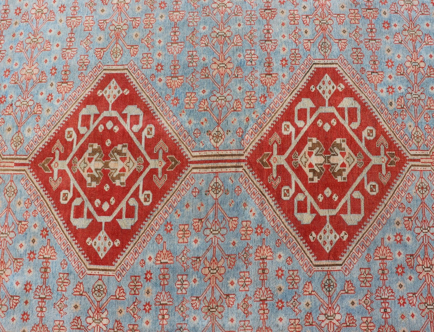 Antique Persian Qashqai Shiraz Tribal Rug with Latch Hooked Diamond Design. Keivan Woven Arts / rug EMB - 9568 - P13587, country of origin / type: Iran / Qashqai, circa 1910. This antique Persian Shiraz rug has been hand - knotted in wool and features... - Keivan Woven ArtsEMB - 9568 - P13587 - 14940Rug