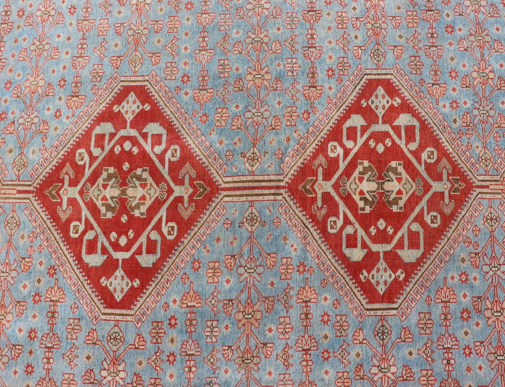 Antique Persian Qashqai Shiraz Tribal Rug with Latch Hooked Diamond Design. Keivan Woven Arts / rug EMB - 9568 - P13587, country of origin / type: Iran / Qashqai, circa 1910. This antique Persian Shiraz rug has been hand - knotted in wool and features... - Keivan Woven ArtsEMB - 9568 - P13587 - 14940Rug