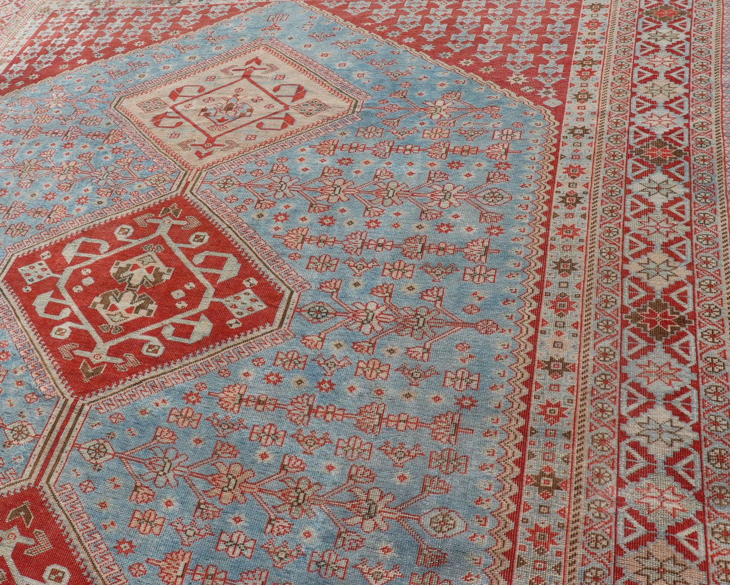 Antique Persian Qashqai Shiraz Tribal Rug with Latch Hooked Diamond Design. Keivan Woven Arts / rug EMB - 9568 - P13587, country of origin / type: Iran / Qashqai, circa 1910. This antique Persian Shiraz rug has been hand - knotted in wool and features... - Keivan Woven ArtsEMB - 9568 - P13587 - 14940Rug