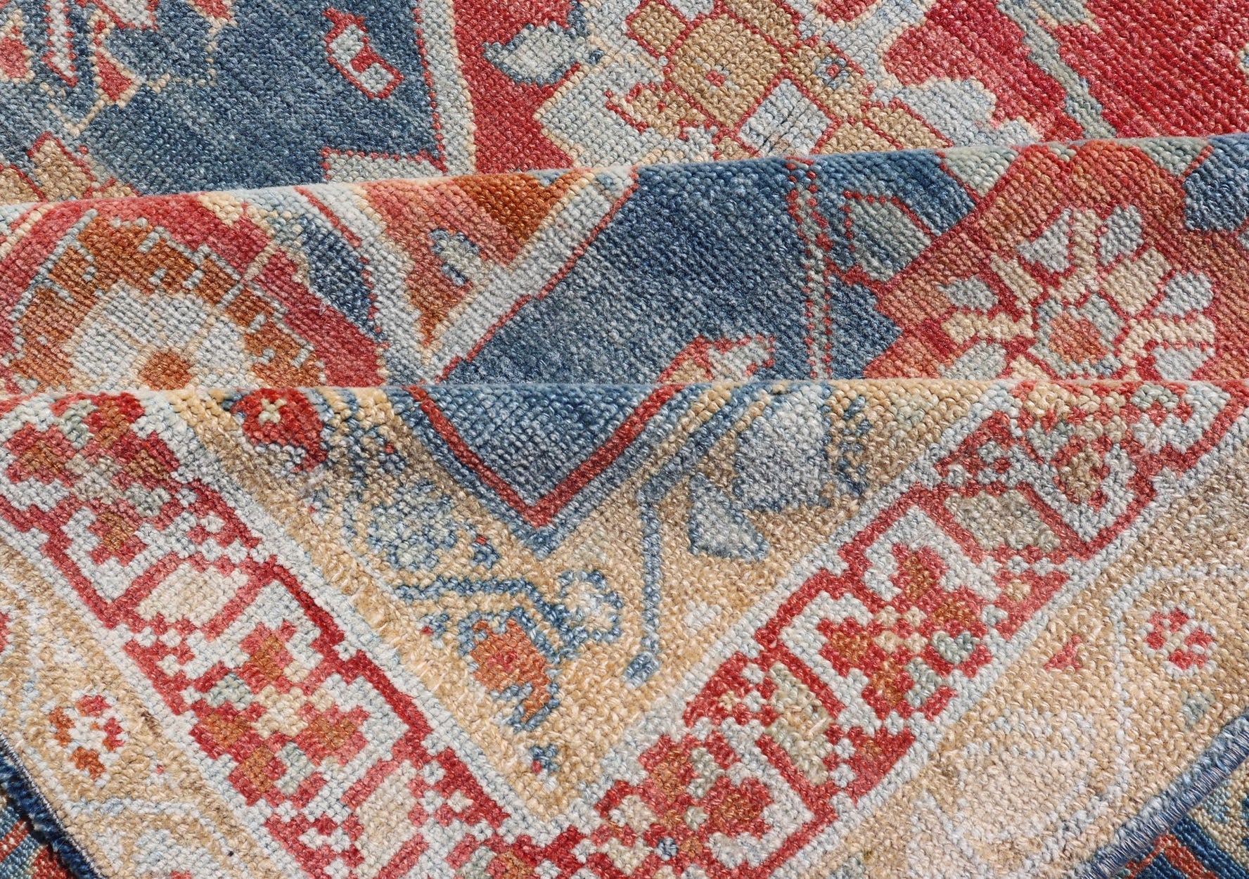 Fine Antique Persian Veramin with Floral Design, Keivan Woven Arts / rug EMB - 9585 - P13515, country of origin / type: Persian / Veramin, circa 1910s. Measures: 5'9 x 10. Fine Hand - Knotted Antique Veramin Rug with Floral Medallion Design. This... - Keivan Woven ArtsEMB - 9585 - P13515 - 15176Rug