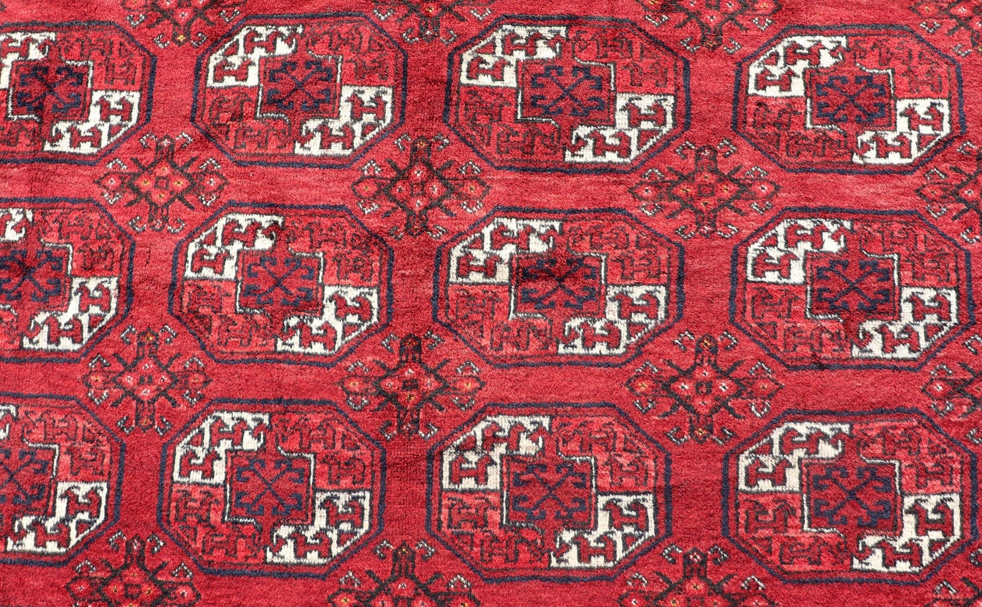 Hand - Knotted Vintage Turkomen Ersari Rug in Wool with Repeating Gul Design. Hand - Knotted Red vintage Ersari Rug with Gul Design, Keivan Woven Arts; rug EMB - 9651 - P13595, country of origin / type: Turkestan / Ersari, circa 1940s. Measures: 7'3 x 1... - Keivan Woven ArtsEMB - 9648 - P13545 - 16097Rug