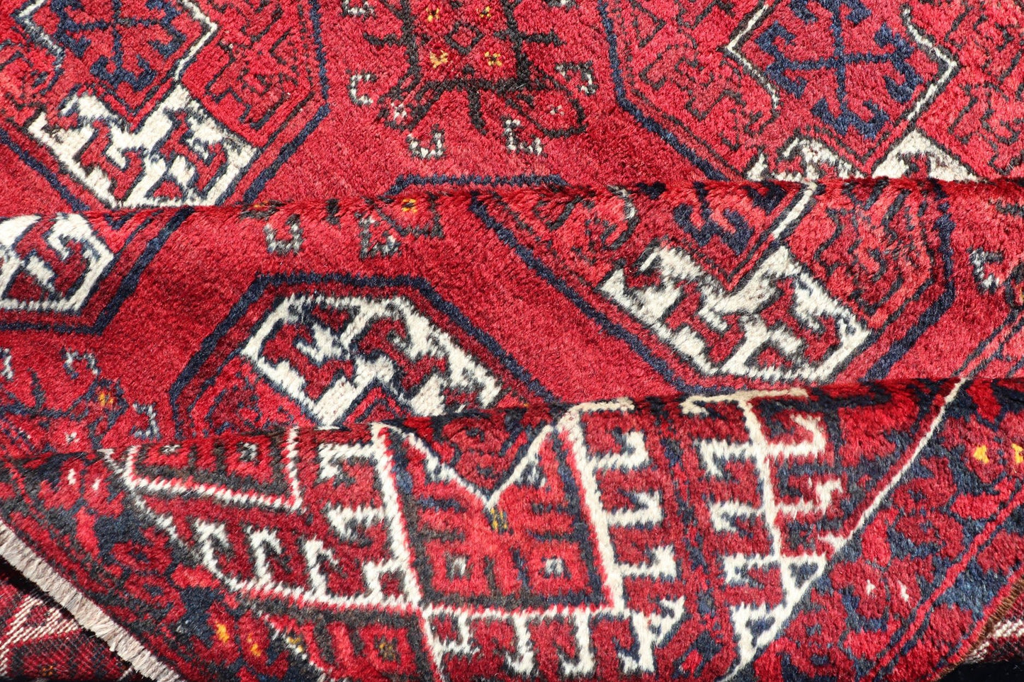 Hand - Knotted Vintage Turkomen Ersari Rug in Wool with Repeating Gul Design. Hand - Knotted Red vintage Ersari Rug with Gul Design, Keivan Woven Arts; rug EMB - 9651 - P13595, country of origin / type: Turkestan / Ersari, circa 1940s. Measures: 7'3 x 1... - Keivan Woven ArtsEMB - 9648 - P13545 - 16097Rug