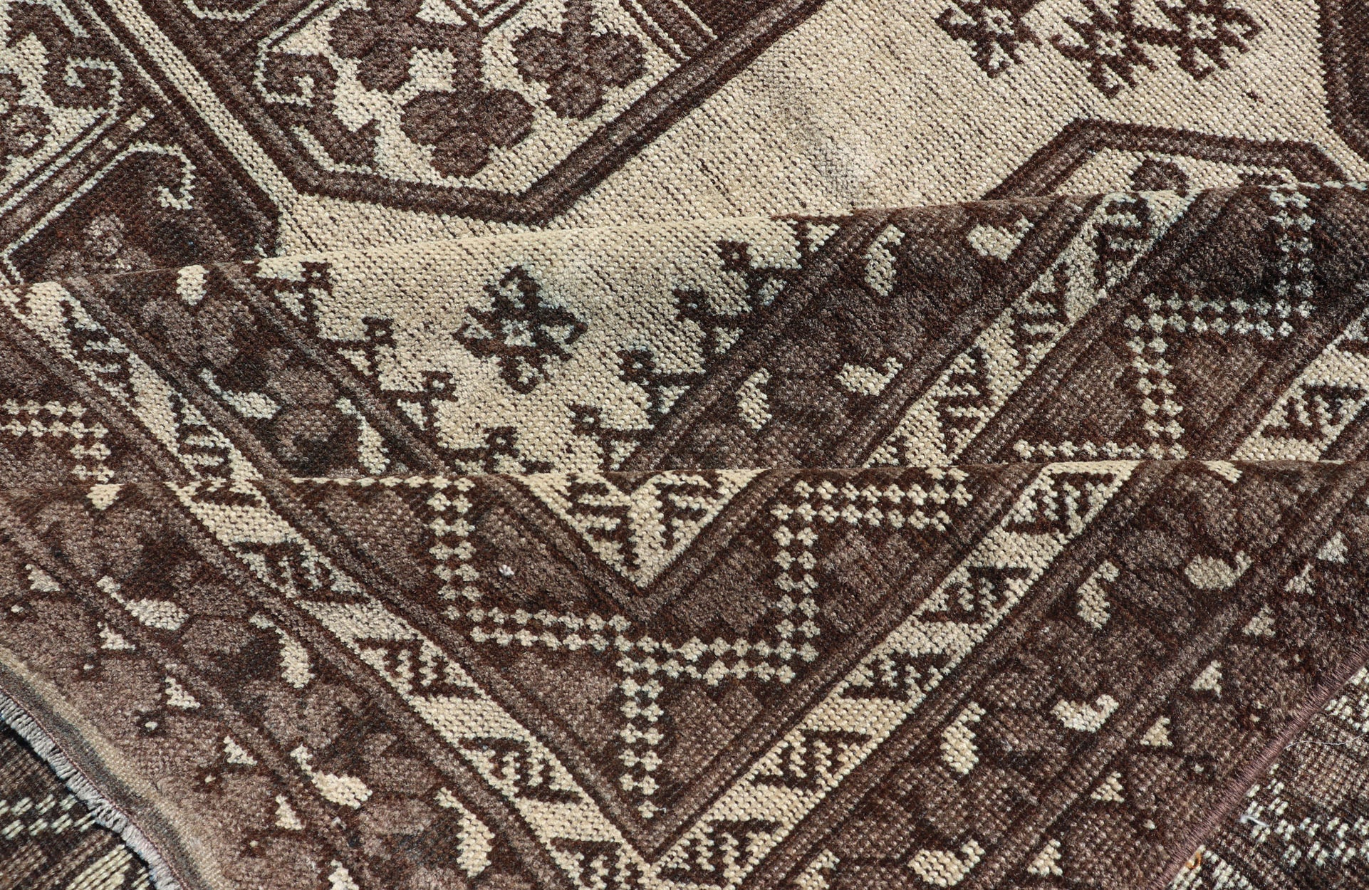 Vintage Turkomen Ersari Rug in Wool with All - Over Repeating Gul Design Hand - Knotted Ersari Rug with All - Over Sub - Geometric Repeating Gul Design, Keivan Woven Arts; rug EMB - 9652 - P13542, country of origin / type: Turkestan / Ersari, circa 1940s. ... - Keivan Woven ArtsEMB - 9652 - P13542 - 16121Rug