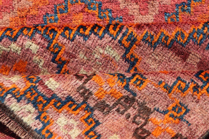 Antique Hand - Knotted Baluch Runner with All - Over Sub - Geometric Diamond Design, Baluchi runner This Antique Baluch Runner has been hand - knotted and features an impressive all - over sub - geometric diamond design replete in multicolor. The rug is enc... - Keivan Woven ArtsEMB - 9666A - P13556 - 16187Rug