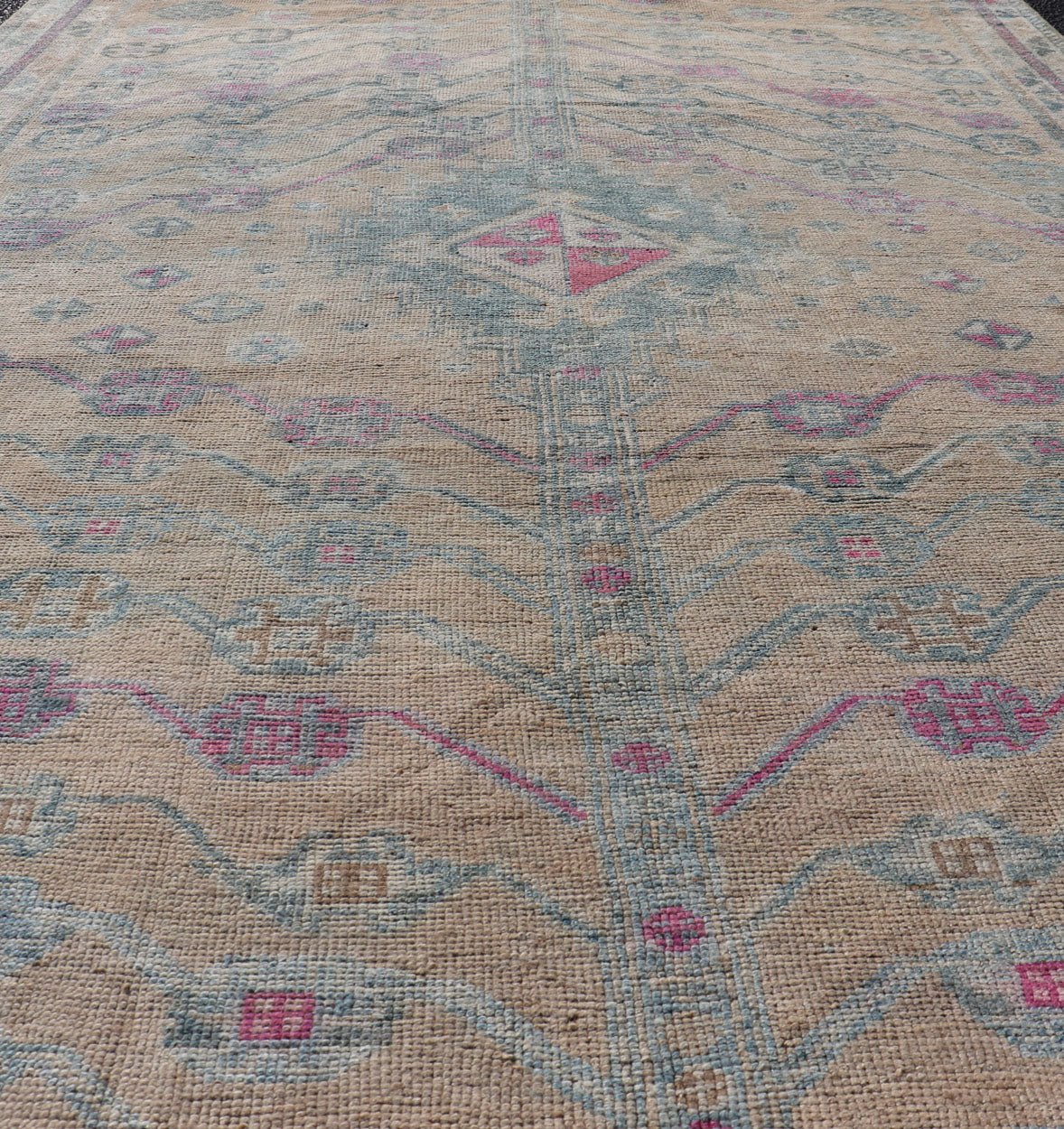 Measures: 4'10 x 7'4 Vintage Persian Shiraz with Tribal Design in Soft Yellow, Pink, and Blue Gray. Keivan Woven Arts / rug EMB - 9668 - 13562, country of origin / type: Persian / Tribal, circa mid - 20th century. This vintage Persian rug feature... - Keivan Woven ArtsEMB - 9668 - P13562 - 16199Rug