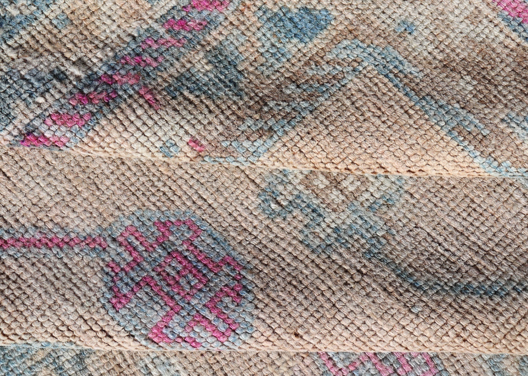 Measures: 4'10 x 7'4 Vintage Persian Shiraz with Tribal Design in Soft Yellow, Pink, and Blue Gray. Keivan Woven Arts / rug EMB - 9668 - 13562, country of origin / type: Persian / Tribal, circa mid - 20th century. This vintage Persian rug feature... - Keivan Woven ArtsEMB - 9668 - P13562 - 16199Rug