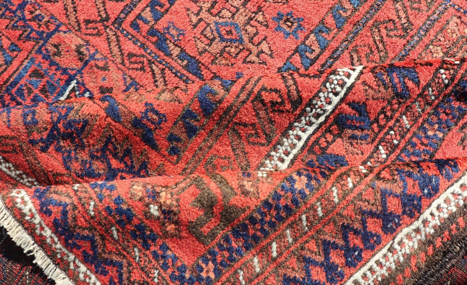 Antique Baluch Tribal Rug with All - Over Geometric Medallion Design in Red. Keivan Woven Arts, rug EMB - 9672 - P13589; country of origin / type: iran / Baluch, circa 1920s. This Antique Baluch Rug has been hand - knotted and features an impressive all... - Keivan Woven ArtsEMB - 9672 - P13589 - 16253Rug
