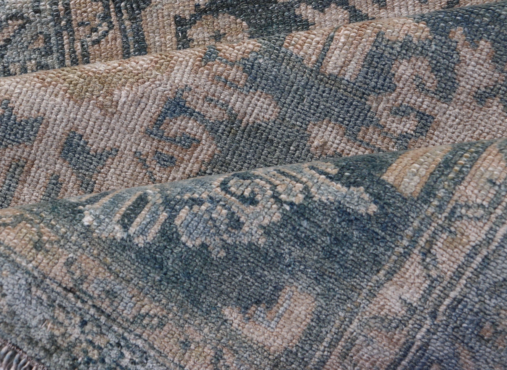 Measures: 2'4 x 4'8 Antique Persian Malayer Rug with Sub - Geometric Design in Soft Blue and Cream. Keivan Woven Arts / rug EMB - 9702 - 13462, country of origin / type: Iran / Malayer, circa 1920 - Keivan Woven ArtsEMB - 9702 - 13462 - 16418Rug