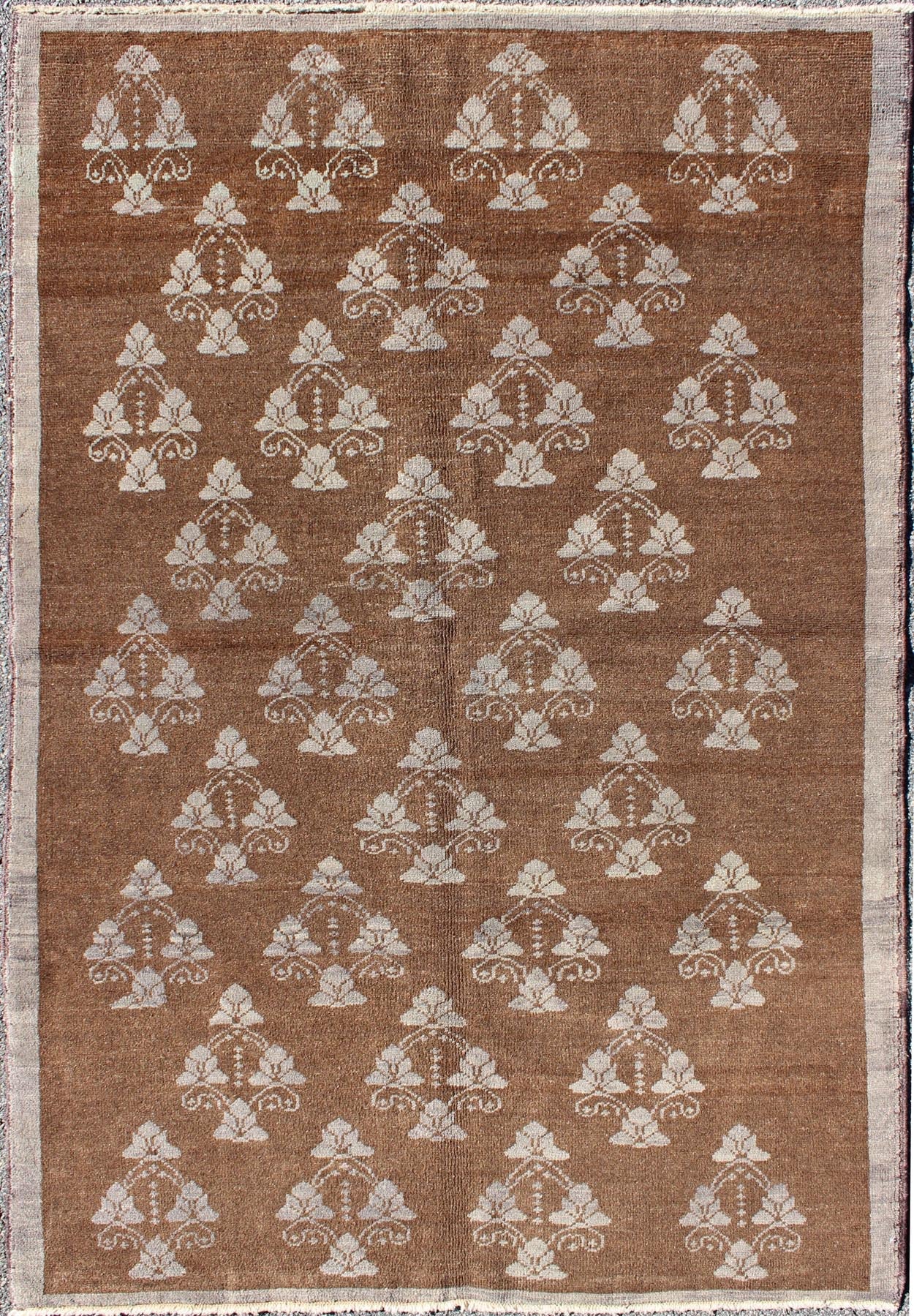 Vintage Turkish unique Oushak with Repeating Flowers Design. Measures: 4'6 x 6'10. This Vintage Oushak displays a chocolate brown background with Taupe/grey repeating motifs in the central field, all flanked by a surrounding solid border in Taupe... - Keivan Woven ArtsEN - 1005 - 3425Rug