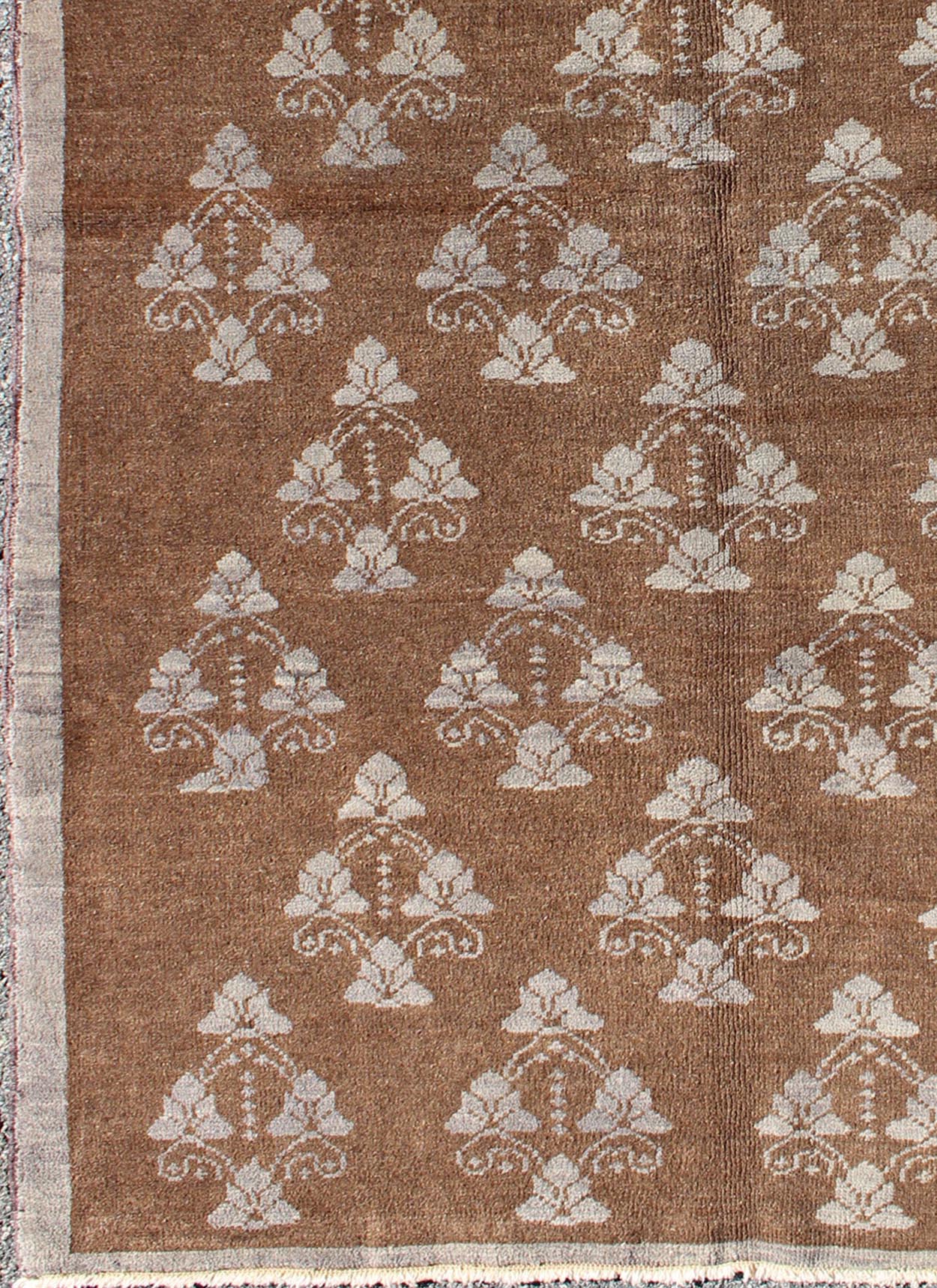 Vintage Turkish unique Oushak with Repeating Flowers Design. Measures: 4'6 x 6'10. This Vintage Oushak displays a chocolate brown background with Taupe/grey repeating motifs in the central field, all flanked by a surrounding solid border in Taupe... - Keivan Woven ArtsEN - 1005 - 3425Rug