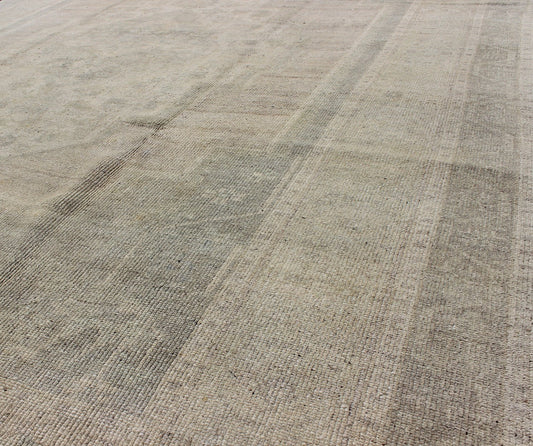 Turkish Oushak Rug with Neutral Color Characterized by a comely aesthetic and highly representative of light Oushaks, this vintage carpet beautifully integrates neutral compositions to decorate a calm and serene room. This rug features a subtle ... - Keivan Woven ArtsEN - 10081 - 5520