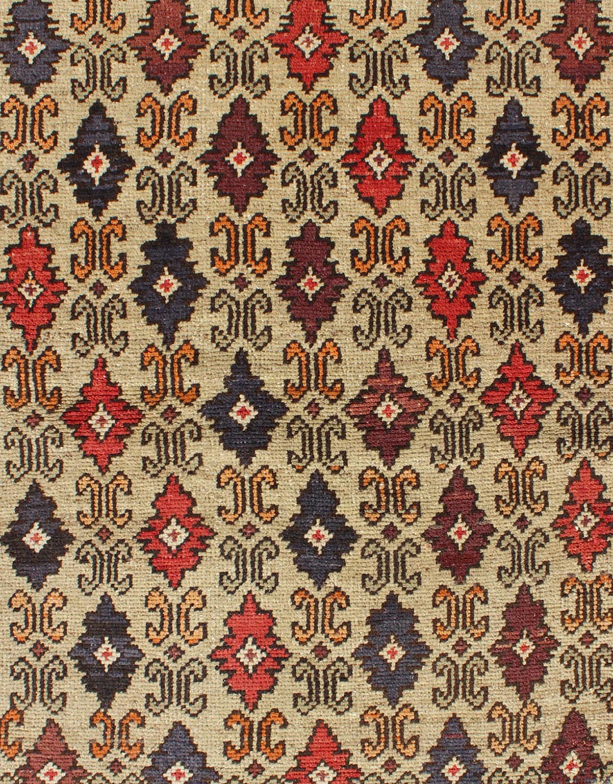 Colorful Midcentury Turkish Tulu Rug with Repeating Design Set on Wheat Field kwarugs Colorful midcentury Turkish Tulu rug with Repeating design set on wheat field, rug en - 1023, country of origin type: Turkey Oushak, circa 1950. This Tulu... - Keivan Woven ArtsEN - 1023 - 4462Rug