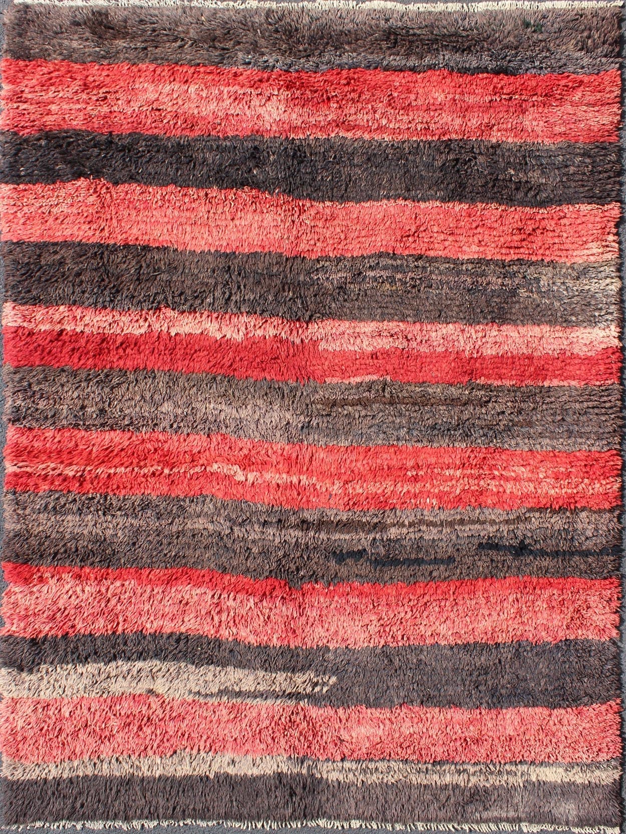 Vintage Tulu rug from Turkey in charcoal and red with stripe design, Minimalist design. Vintage Tulu rug from Turkey in charcoal and red with stripe design, Minimalist design, Keivan Woven Arts/ rug EN - 1042, country of origin / type: Turkey / Tu... - Keivan Woven ArtsEN - 1042 - 4466Rug