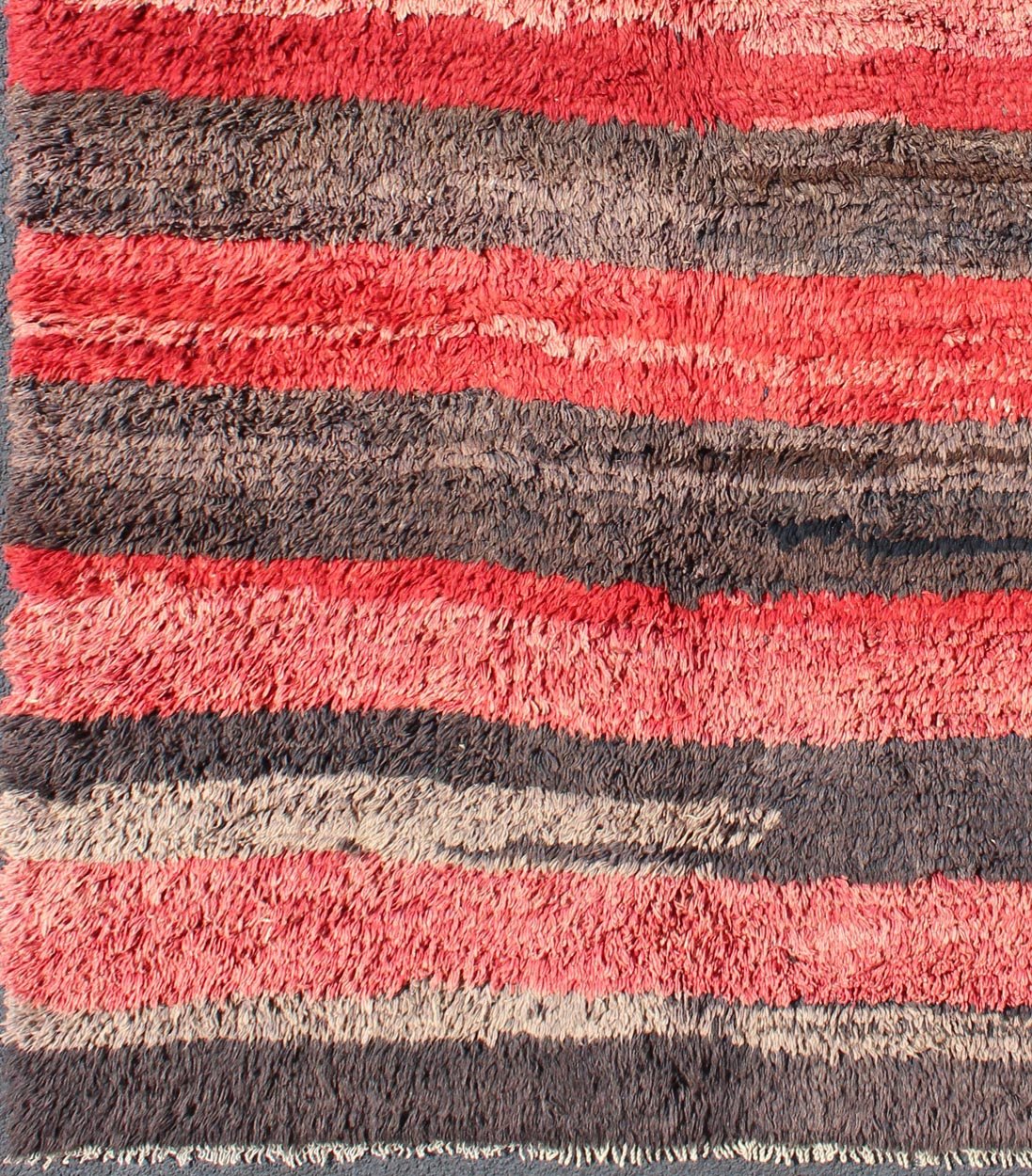 Vintage Tulu rug from Turkey in charcoal and red with stripe design, Minimalist design. Vintage Tulu rug from Turkey in charcoal and red with stripe design, Minimalist design, Keivan Woven Arts/ rug EN - 1042, country of origin / type: Turkey / Tu... - Keivan Woven ArtsEN - 1042 - 4466Rug