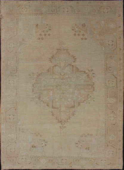 Vintage Turkish Oushak Rug with Medallion Design in Camel, Taupe, and Tan Medallion design Turkish vintage rug in neutral tones, Keivan Woven Arts / rug en - 10651, country of origin / type: Turkey / Oushak, circa 1940. This vintage Turkis... - Keivan Woven ArtsEN - 10651 - 10928Rug