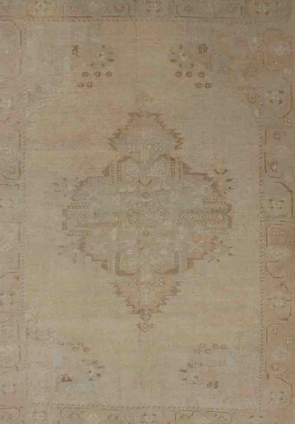 Vintage Turkish Oushak Rug with Medallion Design in Camel, Taupe, and Tan Medallion design Turkish vintage rug in neutral tones, Keivan Woven Arts / rug en - 10651, country of origin / type: Turkey / Oushak, circa 1940. This vintage Turkis... - Keivan Woven ArtsEN - 10651 - 10928Rug