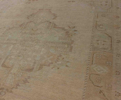 Vintage Turkish Oushak Rug with Medallion Design in Camel, Taupe, and Tan Medallion design Turkish vintage rug in neutral tones, Keivan Woven Arts / rug en - 10651, country of origin / type: Turkey / Oushak, circa 1940. This vintage Turkis... - Keivan Woven ArtsEN - 10651 - 10928Rug
