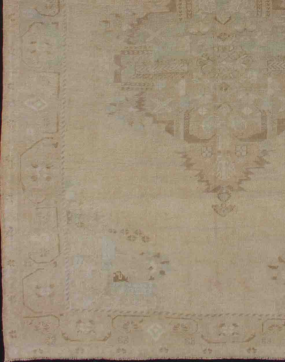 Vintage Turkish Oushak Rug with Medallion Design in Camel, Taupe, and Tan Medallion design Turkish vintage rug in neutral tones, Keivan Woven Arts / rug en - 10651, country of origin / type: Turkey / Oushak, circa 1940. This vintage Turkis... - Keivan Woven ArtsEN - 10651 - 10928Rug