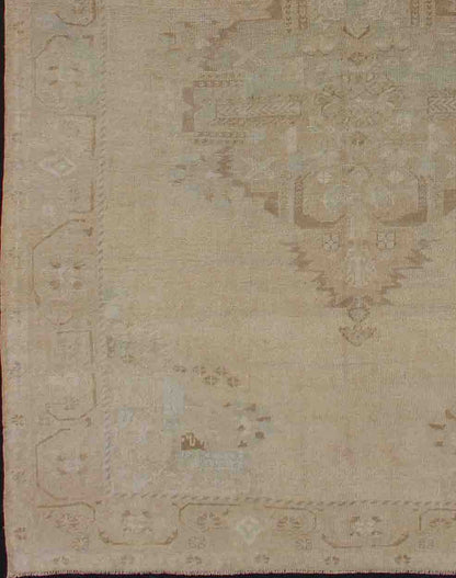 Vintage Turkish Oushak Rug with Medallion Design in Camel, Taupe, and Tan Medallion design Turkish vintage rug in neutral tones, Keivan Woven Arts / rug en - 10651, country of origin / type: Turkey / Oushak, circa 1940. This vintage Turkis... - Keivan Woven ArtsEN - 10651 - 10928Rug