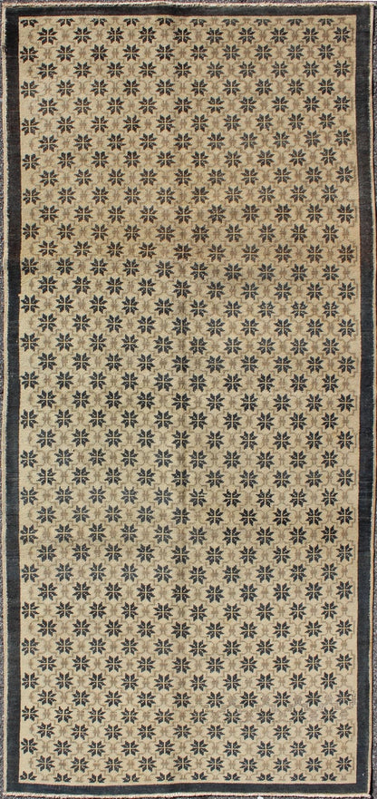 Onyx and cream vintage Turkish Oushak rug with latticework and Poinsettia shapes, rug en - 108, country of origin / type: Turkey / Oushak, circa 1940 This unique Turkish Oushak runner features an all - over design of vibrant poinsettia shapes, frame... - Keivan Woven ArtsEN - 108 - 3457Rug