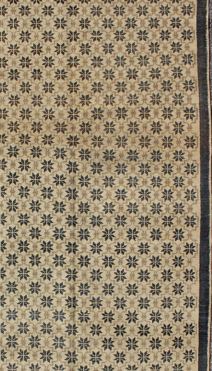 Onyx and cream vintage Turkish Oushak rug with latticework and Poinsettia shapes, rug en - 108, country of origin / type: Turkey / Oushak, circa 1940 This unique Turkish Oushak runner features an all - over design of vibrant poinsettia shapes, frame... - Keivan Woven ArtsEN - 108 - 3457Rug