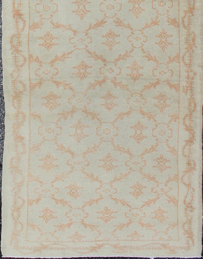 Cross - Latch / latticework vintage Turkish Oushak runner in light cream and coral, rug en - 1088, country of origin / type: Turkey / Tulu, circa 1930 Set on a cream field with an all - over pattern, this beautiful mid - century Turkish Tulu rug (circa ... - Keivan Woven ArtsEN - 1088 - 6346Rug