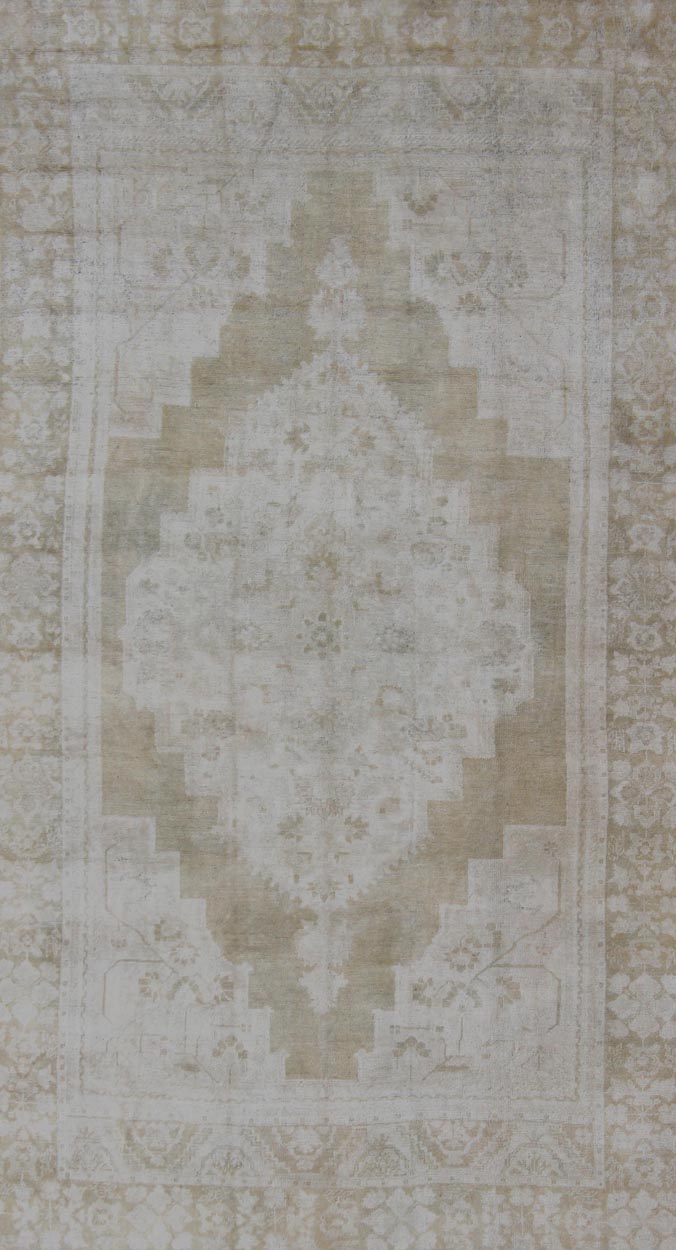 Medallion Design Vintage Oushak Rug in Muted Tones of Faded Yellow and Neutrals. Turkish Medallion Rug in Mid - Tones, Keivan Woven Arts / rug EN - 112073, country of origin / type: Turkey / Oushak, circa 1940 This vintage Oushak from 1940s Turkey f... - Keivan Woven ArtsEN - 112073 - 2792Rug