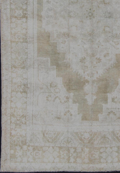 Medallion Design Vintage Oushak Rug in Muted Tones of Faded Yellow and Neutrals. Turkish Medallion Rug in Mid - Tones, Keivan Woven Arts / rug EN - 112073, country of origin / type: Turkey / Oushak, circa 1940 This vintage Oushak from 1940s Turkey f... - Keivan Woven ArtsEN - 112073 - 2792Rug