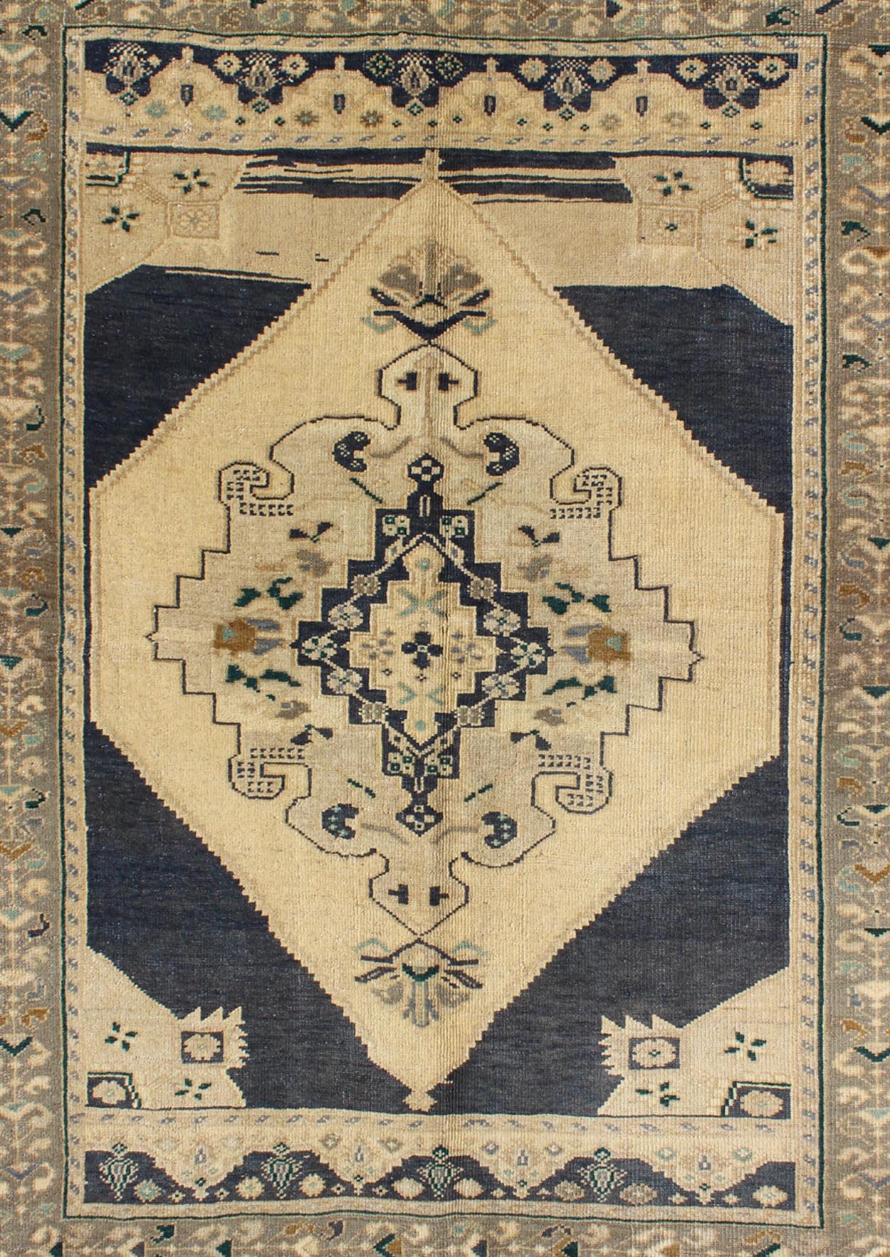 Vintage Turkish Oushak Rug with Stylized Medallion in Midnight Blue and Cream kwarugs Vintage Turkish Oushak rug with stylized medallion in midnight blue and cream, Keivan Woven Arts / rug EN - 112153, country of origin / type: Turkey / Oushak, ci... - Keivan Woven ArtsEN - 112153 - 2806Rug
