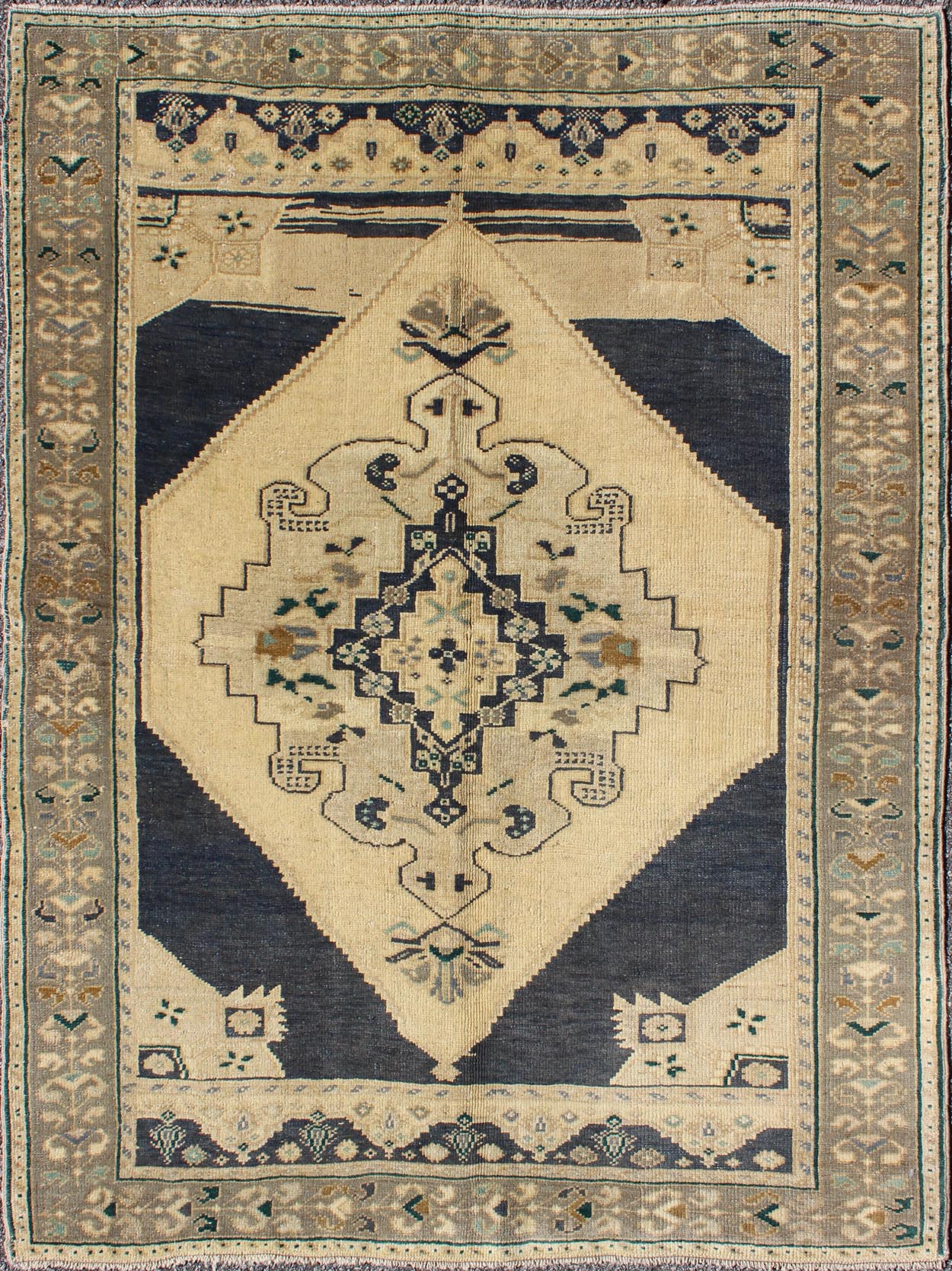 Vintage Turkish Oushak Rug with Stylized Medallion in Midnight Blue and Cream kwarugs Vintage Turkish Oushak rug with stylized medallion in midnight blue and cream, Keivan Woven Arts / rug EN - 112153, country of origin / type: Turkey / Oushak, ci... - Keivan Woven ArtsEN - 112153 - 2806Rug