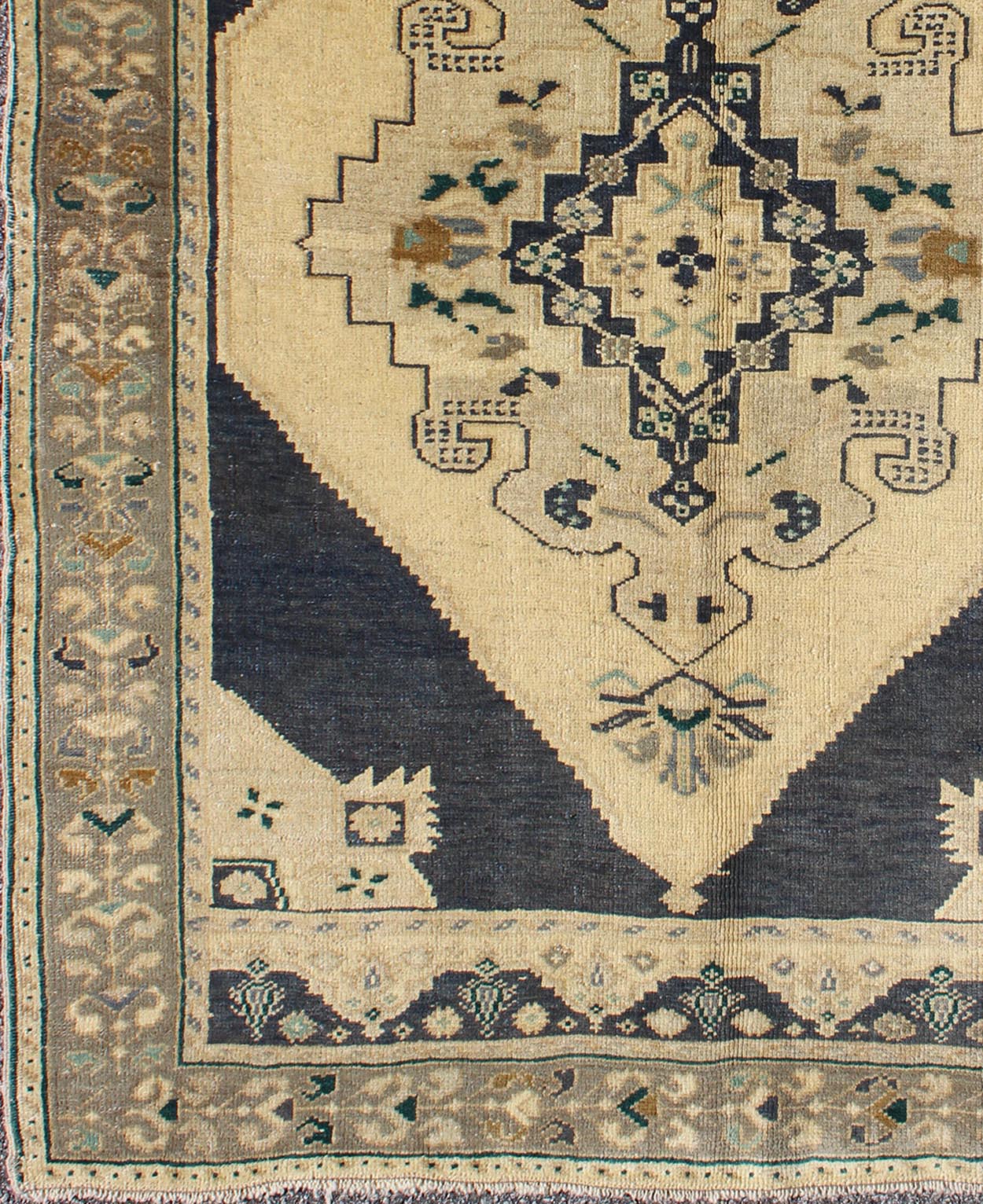 Vintage Turkish Oushak Rug with Stylized Medallion in Midnight Blue and Cream kwarugs Vintage Turkish Oushak rug with stylized medallion in midnight blue and cream, Keivan Woven Arts / rug EN - 112153, country of origin / type: Turkey / Oushak, ci... - Keivan Woven ArtsEN - 112153 - 2806Rug