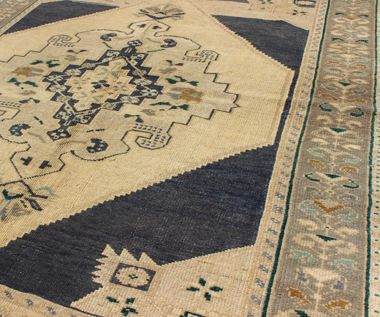 Vintage Turkish Oushak Rug with Stylized Medallion in Midnight Blue and Cream kwarugs Vintage Turkish Oushak rug with stylized medallion in midnight blue and cream, Keivan Woven Arts / rug EN - 112153, country of origin / type: Turkey / Oushak, ci... - Keivan Woven ArtsEN - 112153 - 2806Rug
